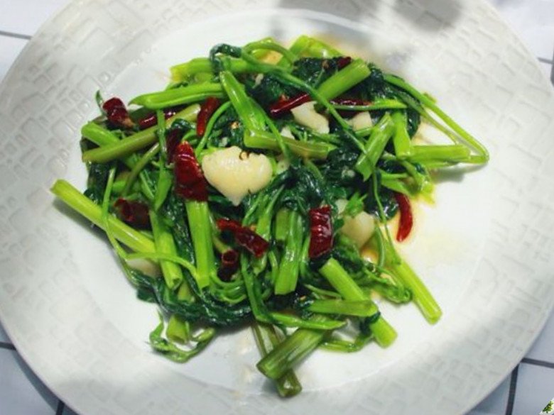 Xào rau muống nhớ kỹ 1 ngâm, 3 không” rau xanh mướt mườn mượt, giòn ngon không kém ngoài hàng-10