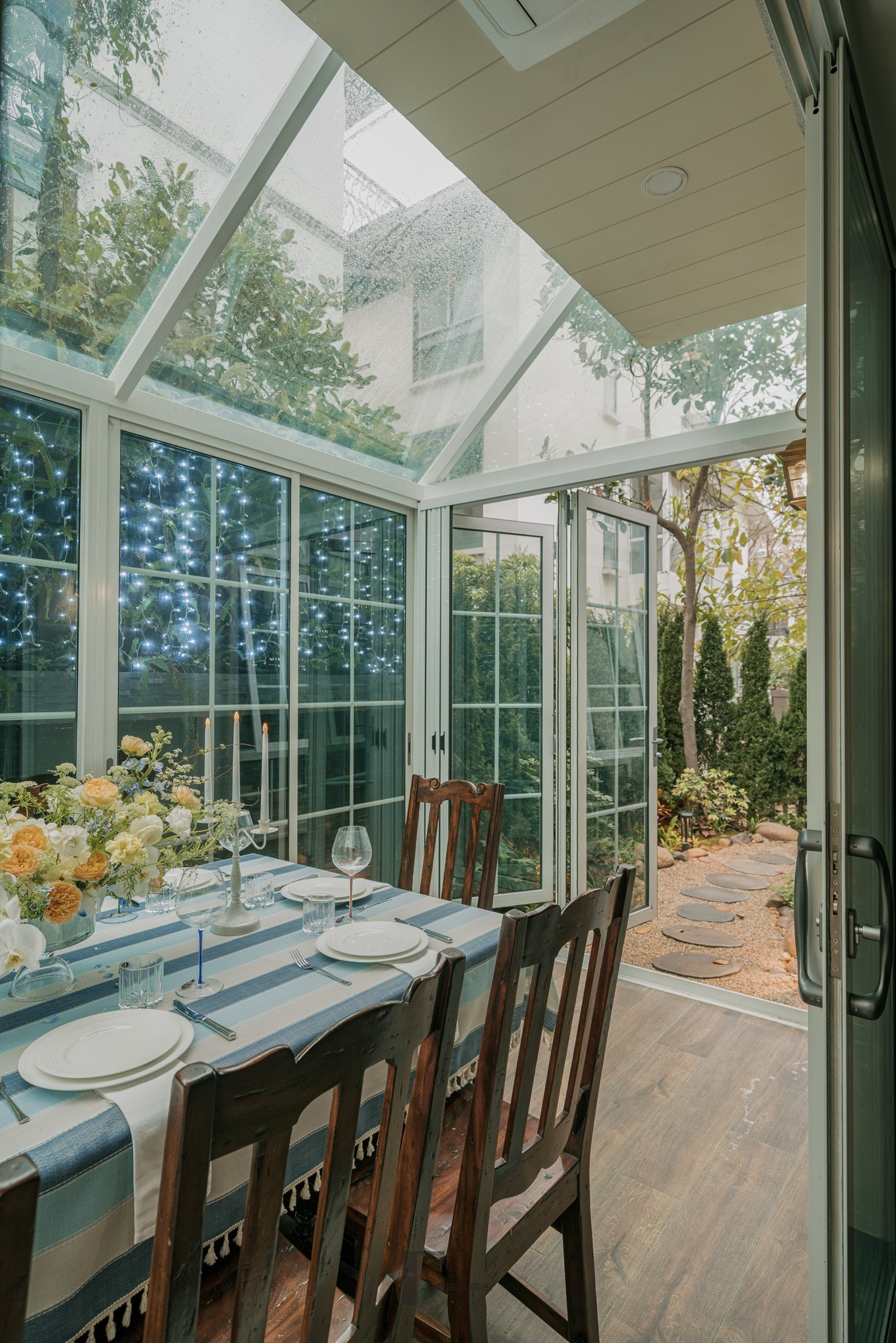 Biệt thự đậm chất không gian điện ảnh với mảng xanh bao quanh-6