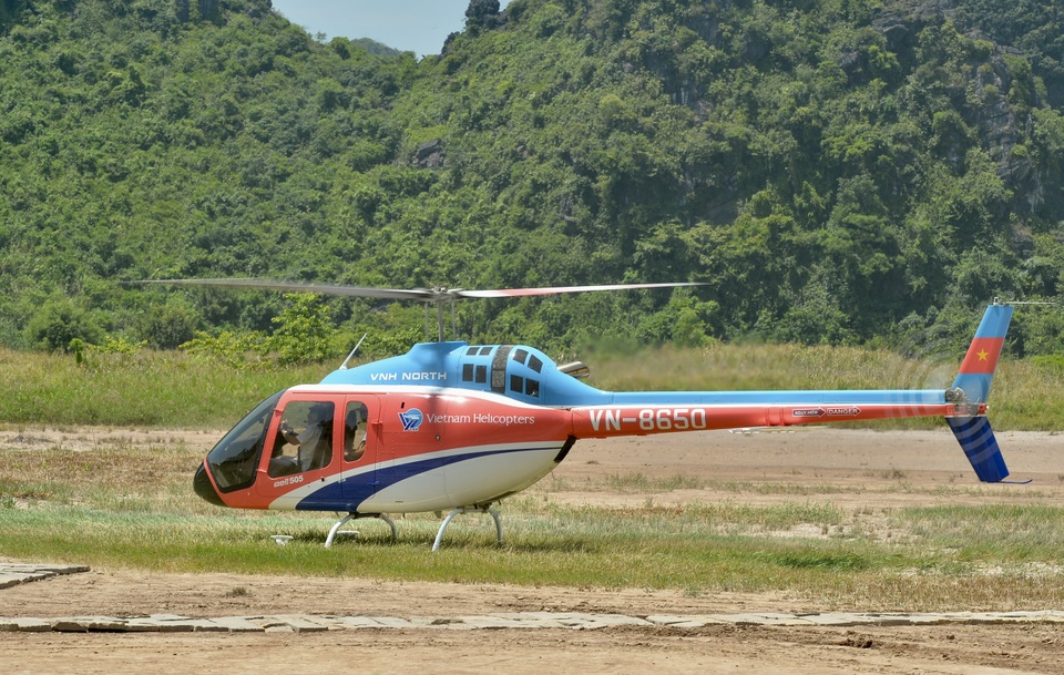 Tour đi trực thăng ở Hạ Long được bảo hiểm lên đến 30 triệu USD/vụ-1