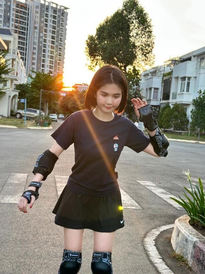 Ngọc Trinh cưa sừng làm nghé, xuống phố thử cảm giác lạ-1