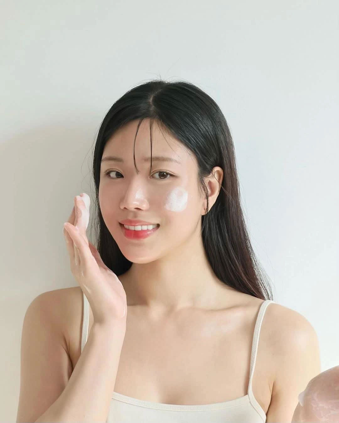 5 lỗi sai khi rửa mặt khiến da lão hóa và thô ráp-1