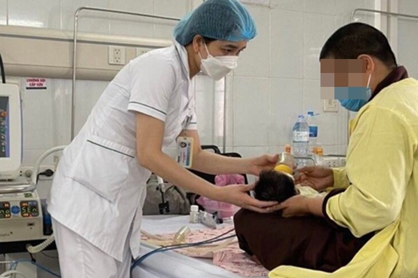 Bé sơ sinh bị ngộ độc thuốc trầm cảm từ mẹ-1