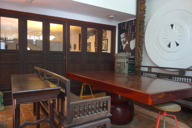 Bên trong căn phòng 22 năm vẫn sáng đèn của cố nhạc sĩ Trịnh Công Sơn mà Hồng Nhung vừa đến thăm-2