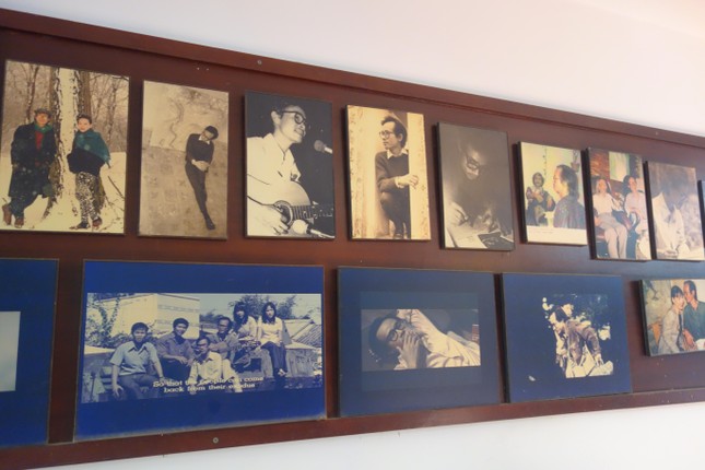 Bên trong căn phòng 22 năm vẫn sáng đèn của cố nhạc sĩ Trịnh Công Sơn mà Hồng Nhung vừa đến thăm-3