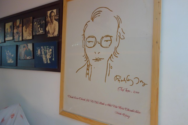 Bên trong căn phòng 22 năm vẫn sáng đèn của cố nhạc sĩ Trịnh Công Sơn mà Hồng Nhung vừa đến thăm-6