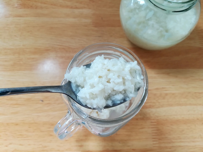 Pha trà sữa cho thêm cơm rượu vào uống vừa ngon lại giúp đẹp da-6