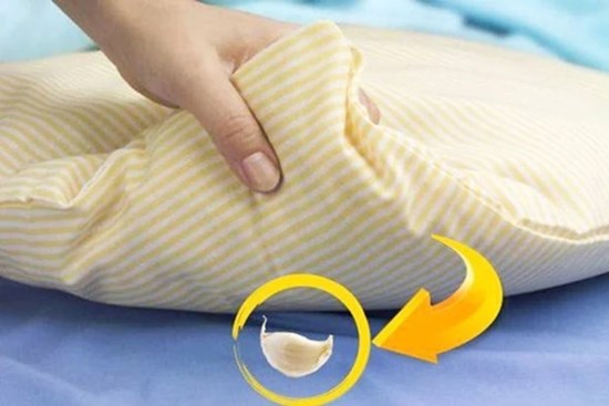 Để tỏi ở dưới gối ngủ có tác dụng gì?