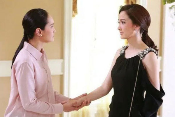 Mẹ chồng mất, tôi đã chôn theo đôi hoa tai nhưng hôm giỗ đầu thấy em dâu đeo đôi y hệt-1