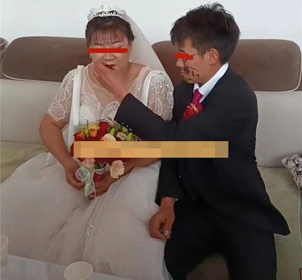 Trai tân 28 tuổi cưới vợ 42 tuổi, biết danh tính cô dâu cả gia đình khuyên anh nghĩ lại-2