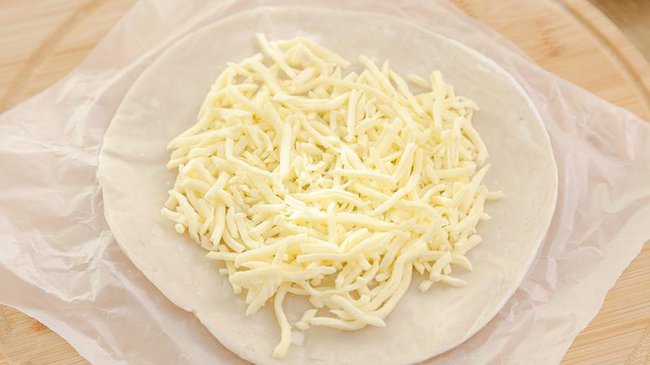 Trổ tài làm bánh khoai môn chiên bằng nồi chiên không dầu giòn ngon-4