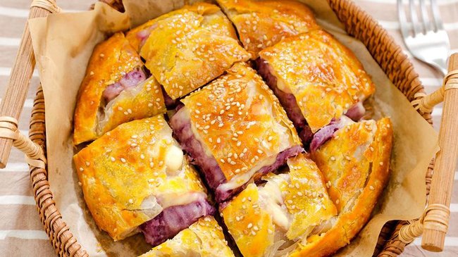 Trổ tài làm bánh khoai môn chiên bằng nồi chiên không dầu giòn ngon-8