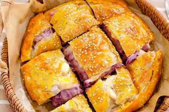 Trổ tài làm bánh khoai môn chiên bằng nồi chiên không dầu giòn ngon