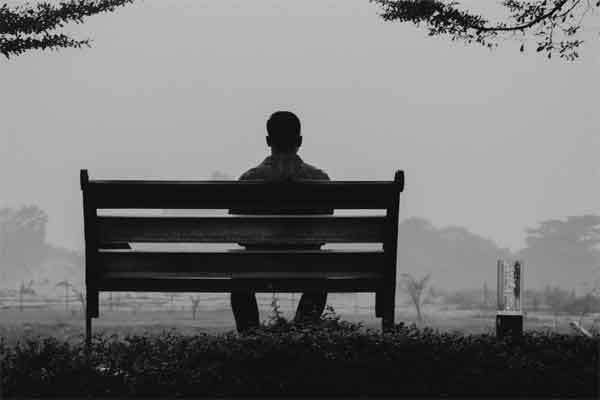 Gặp lại cô bạn bị khuyết tật, tôi ngây người khi biết chức vụ của cô ấy-1