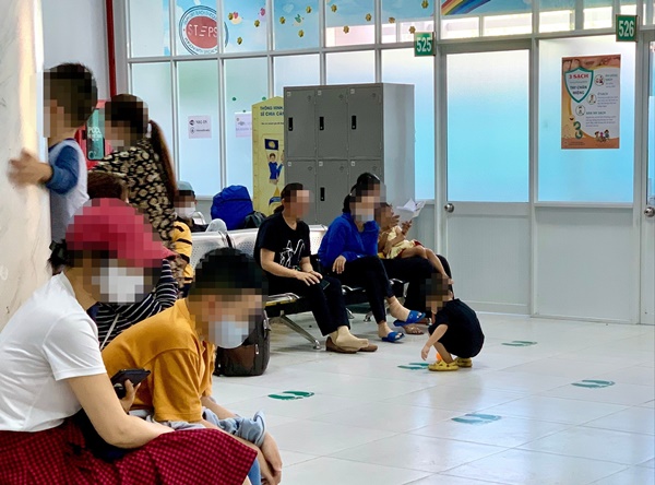 Nghiện xem phim 18+ sau khi bị hàng xóm lạm dụng-2