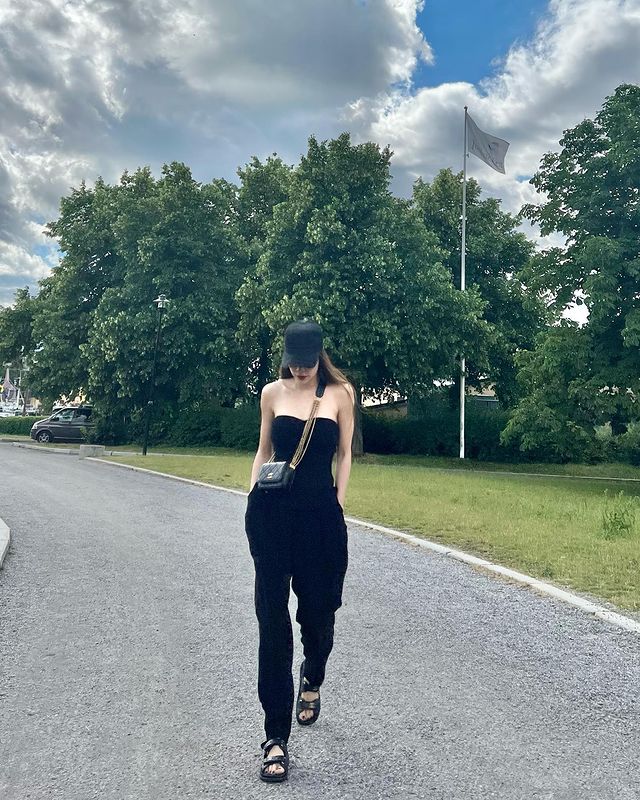 Mê mẩn tủ đồ hè của chị đẹp 3 con Hồ Ngọc Hà: kiểu dáng tối giản nhưng không đơn điệu, diện kiểu gì cũng thấy sang-7