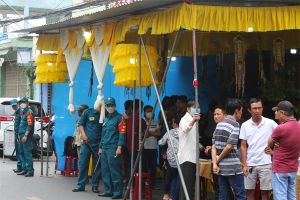 Đêm trắng của người vợ phi công khi nhận tin máy bay Bell 505 rơi-4