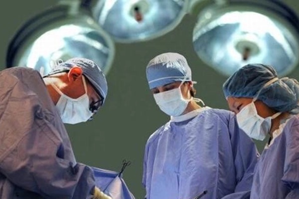 Lần đầu tiên tại Việt Nam trồng lại 2 cẳng chân đứt rời cho ca bệnh hi hữu-1