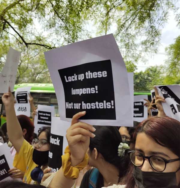 Ấn Độ: Nhiều gã đàn ông trèo tường vào trường học để tấn công tình dục sinh viên ngay trong ngày hội trường, tất cả vì nỗi ám ảnh đặc biệt” với nữ sinh Đại học?-3