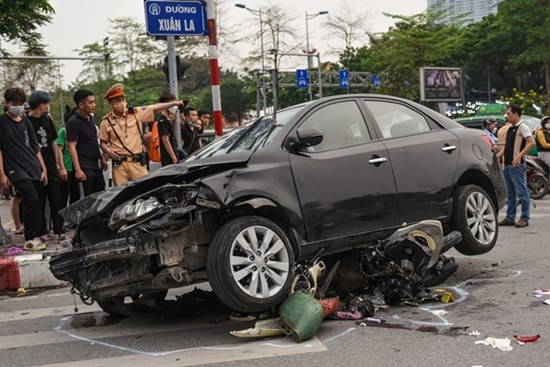 Vai trò của bảo hiểm trong vụ ôtô tông 17 xe máy