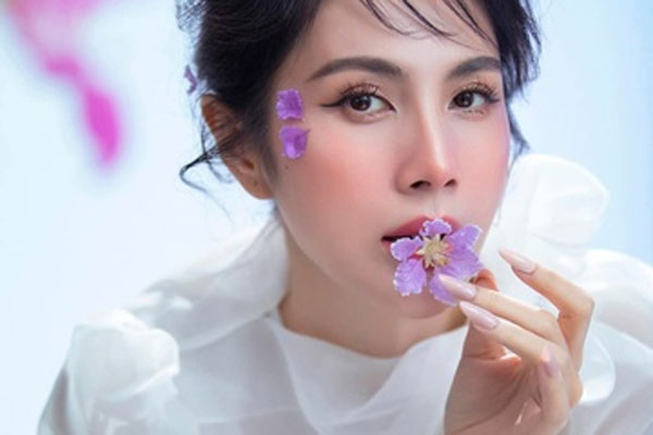 Thủy Tiên lộ diện rạng rỡ bên con gái, chiều cao của nhóc tỳ gây chú ý-4