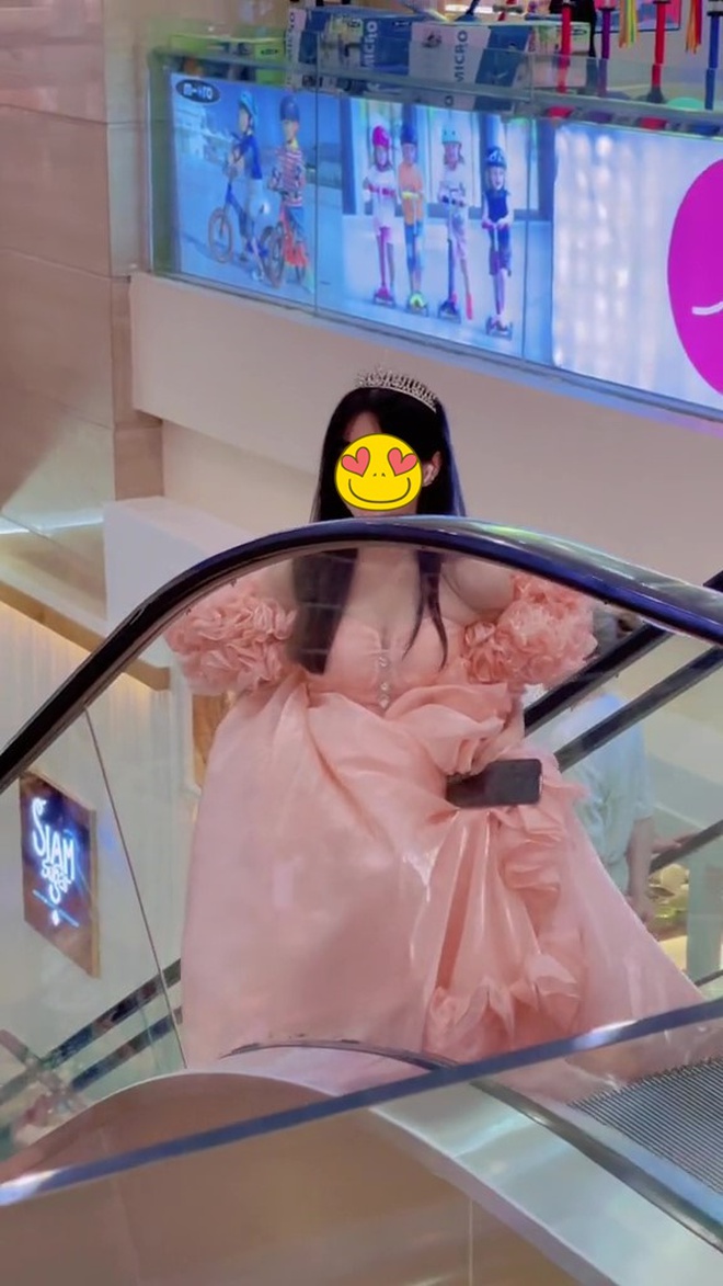 Cầm 5.000 đồng ép người có vẻ ngoài khắc khổ nhận, mặc váy công chúa đại náo” siêu thị: TikToker làm phiền người khác?-6