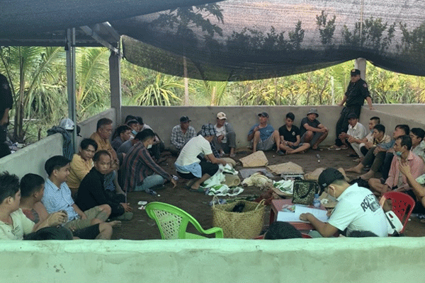 Giữ khẩn cấp 9 người trong đường dây đánh bạc 560 tỷ đồng-3