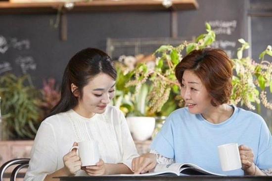 Run rẩy báo tin có bầu, mẹ chồng tương lai 'thưởng nóng' luôn 3 lượng vàng