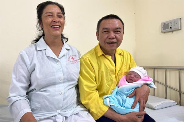 Người đàn ông người Anh mang bầu-2