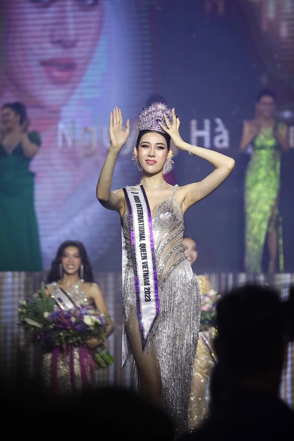 Nguyễn Hà Dịu Thảo đăng quang Hoa hậu Chuyển giới Việt Nam 2023 nhưng gặp sự cố vương miện-2
