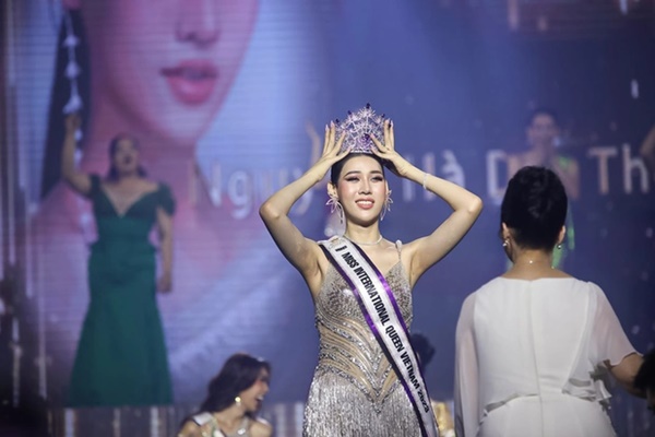 Nguyễn Hà Dịu Thảo đăng quang Hoa hậu Chuyển giới Việt Nam 2023 nhưng gặp sự cố vương miện-4