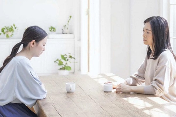 Đến nhà tôi ăn tối, chị đồng nghiệp nói một câu chua xót-1