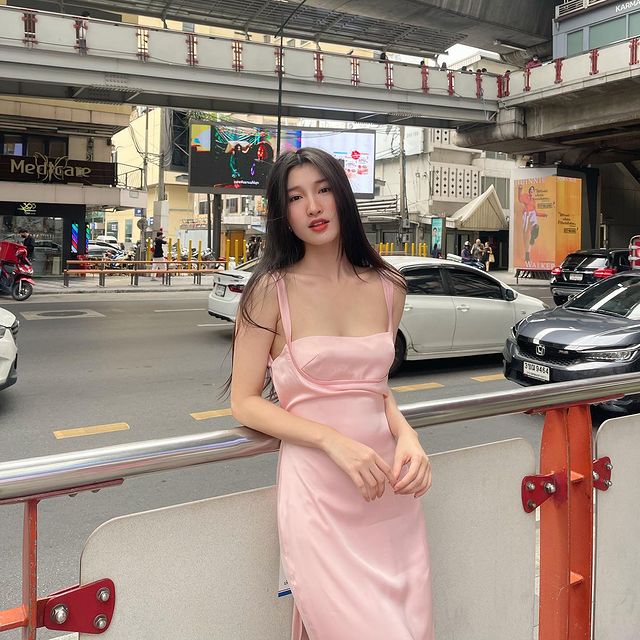 Loạt mẫu váy 2 dây khiến mỹ nhân Việt mê mẩn-4