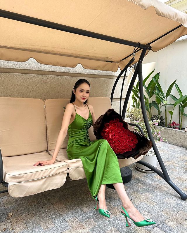 Loạt mẫu váy 2 dây khiến mỹ nhân Việt mê mẩn-5