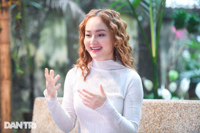 Những lần lên đồng của Lan Phương trên màn ảnh Việt-1