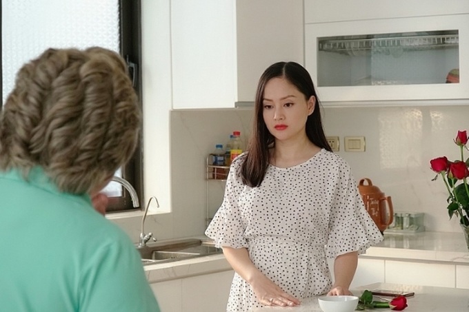 Những lần lên đồng của Lan Phương trên màn ảnh Việt-6