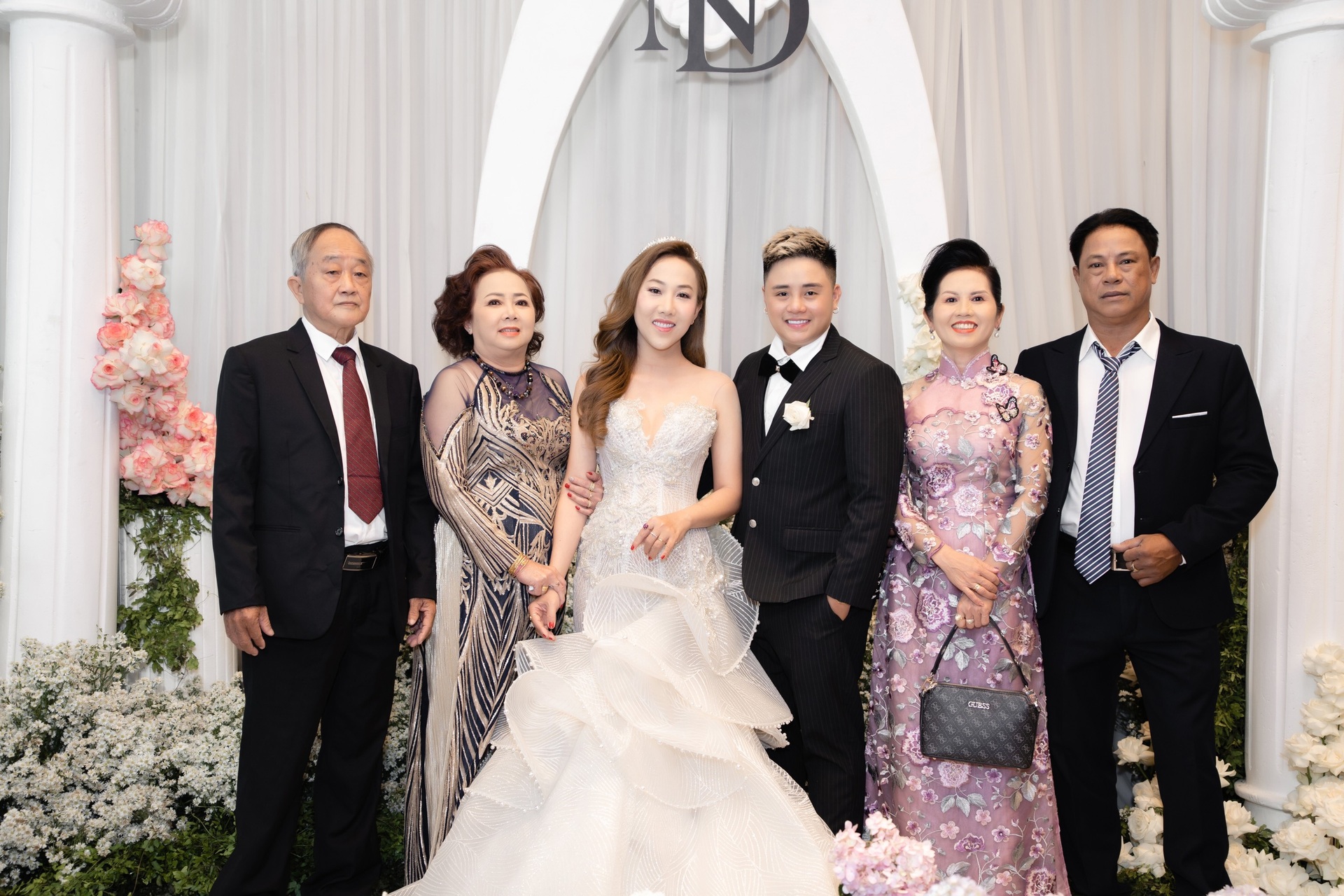 Chuyện tình lạ lùng của cặp đôi chồng là nữ, vợ là nam ở TPHCM-5