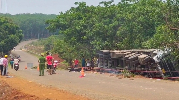 Hai bà cháu bị xe container tông tử vong-2