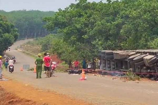 Hai bà cháu bị xe container tông tử vong