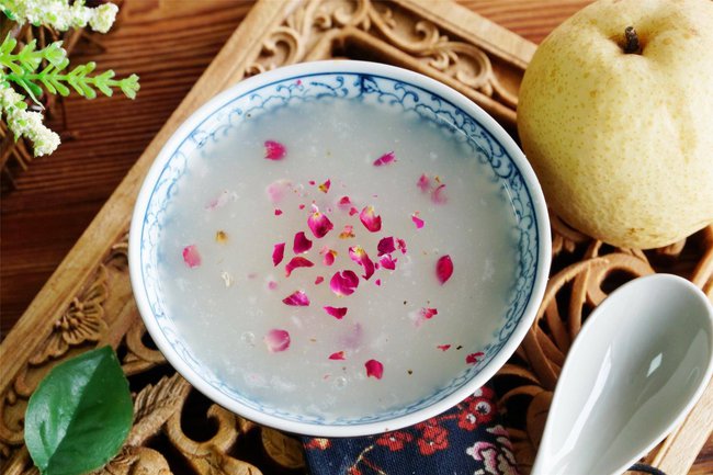 Thời tiết mưa ẩm dễ bị cúm, bổ sung 3 món canh ngon này để tăng sức đề kháng-2