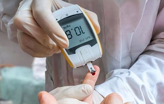 Ngứa liên tục ở 3 chỗ trên cơ thể, đừng nghĩ là dị ứng, có thể liên quan đến lượng đường trong máu quá cao