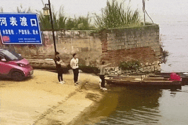 Xe máy lao xuống hồ, 2 chú cháu tử vong-1