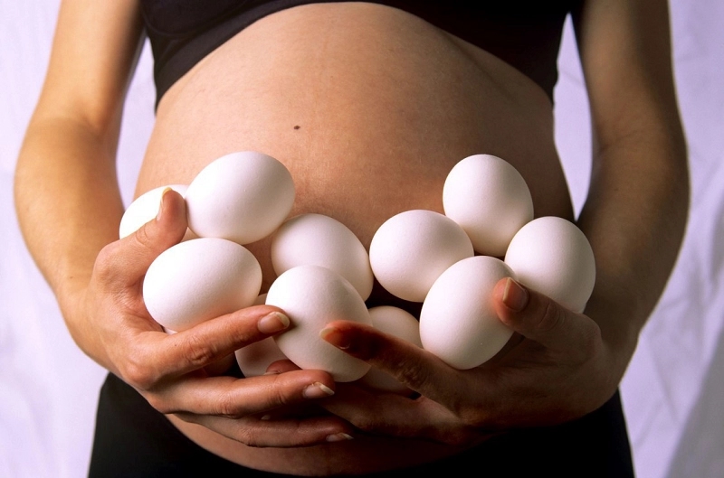 Mẹ chồng bắt con dâu mang bầu ăn 5 quả trứng ngỗng một tuần để cháu thông minh, đến lúc đi khám mới hối hận-1