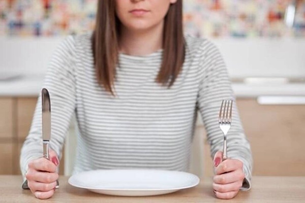 Chuyên gia cảnh báo thói quen ăn tối bào mòn dạ dày, nhiều người coi nhẹ, vẫn làm hàng ngày-1