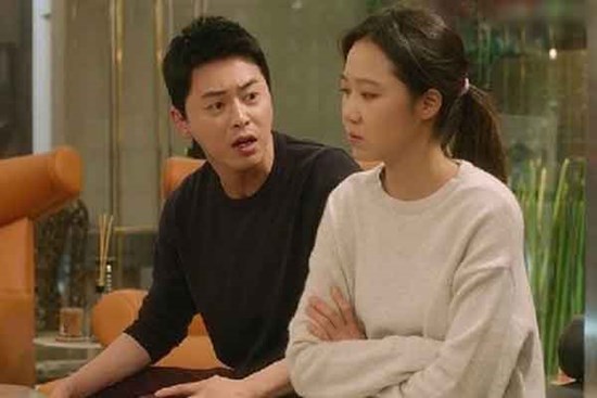 Vợ phát hiện chồng lén gửi tiền cho mẹ đẻ và cái kết bất ngờ