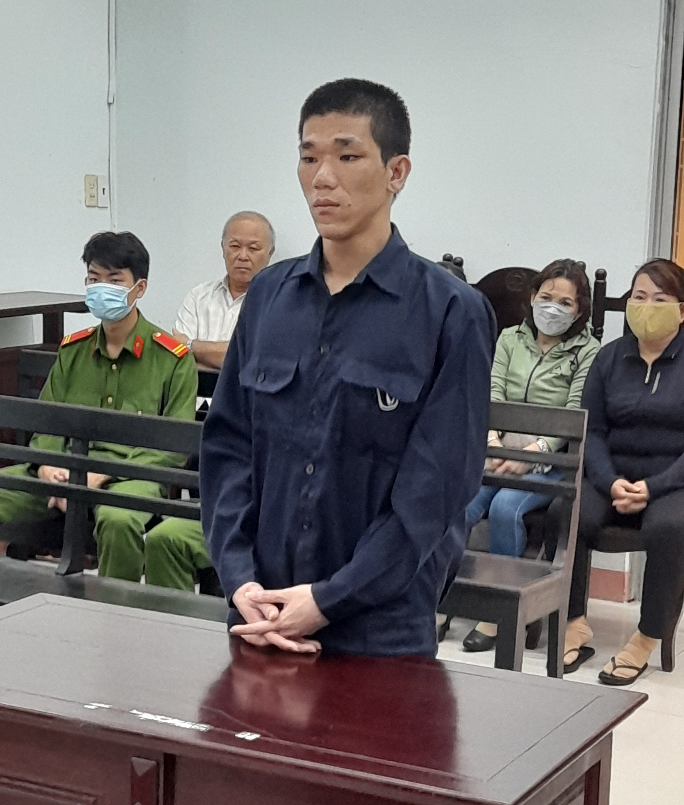 Đâm chết chủ quán cà phê vì cái camera chĩa vào nhà-1