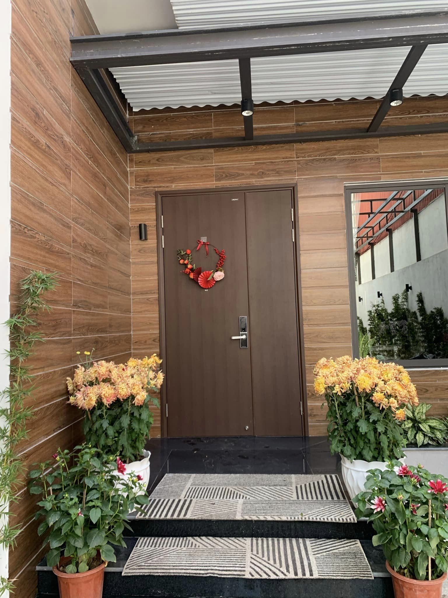 Nhà phố đông ấm, hè mát mang phong cách hiện đại-1