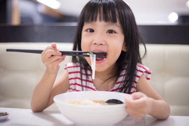 5 loại thực phẩm giàu đạm dành cho trẻ, sữa đứng cuối, thứ đầu tiên bị nhiều cha mẹ ngó lơ-1