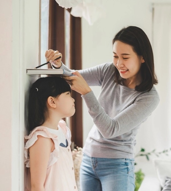 Con trai Đan Trường được rèn 1 nguyên tắc khi ngủ, Lọ Lem nhà MC Quyền Linh cũng phải làm điều tương tự để có chiều cao đáng nể-3