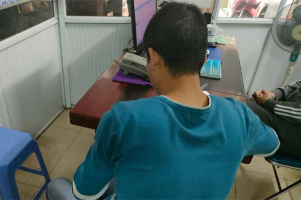 Bé gái 5 tuổi bị bỏ rơi ở Bắc Giang và màn kịch bất ngờ của người mẹ-2