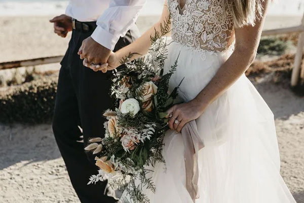 Sau ngày ra mắt, cô gái nhà giàu cưới vội bạn trai nghèo-1